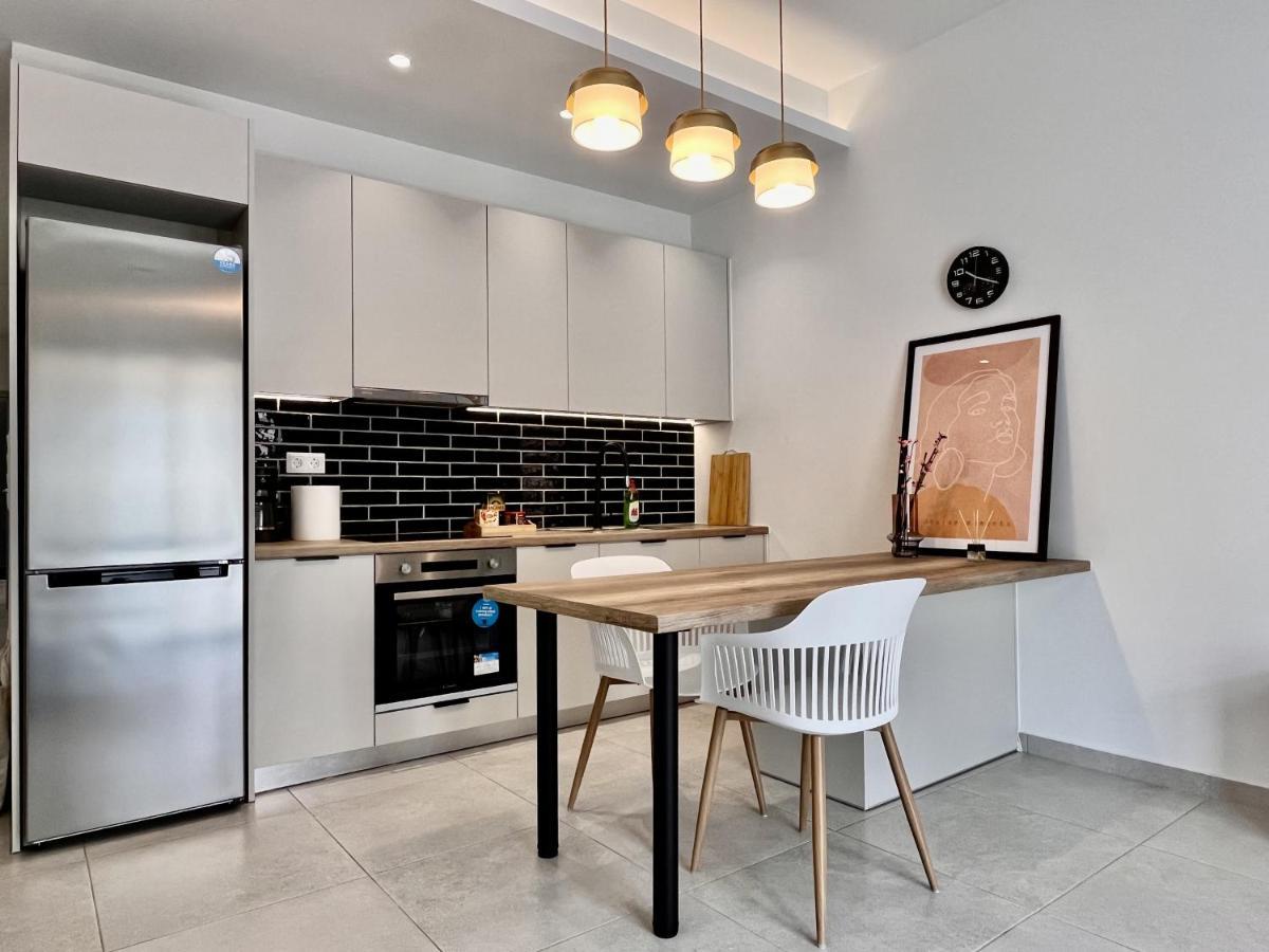 Chic Getaway Near Stavros Niarchos Apartment Athens Ngoại thất bức ảnh