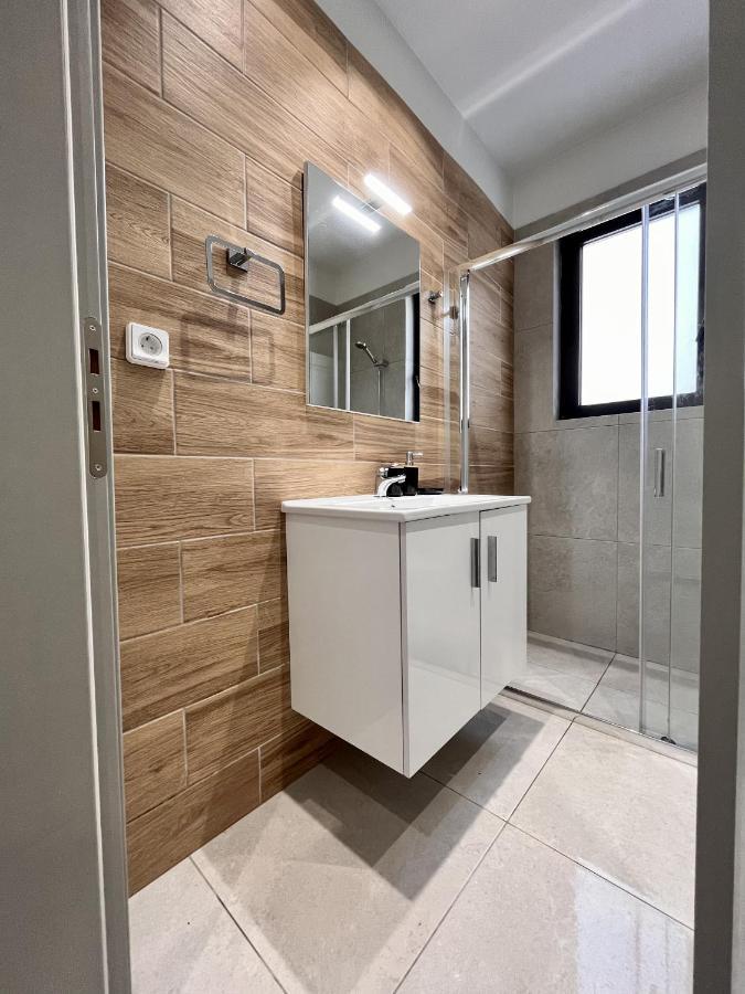 Chic Getaway Near Stavros Niarchos Apartment Athens Ngoại thất bức ảnh