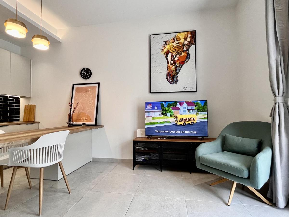 Chic Getaway Near Stavros Niarchos Apartment Athens Ngoại thất bức ảnh