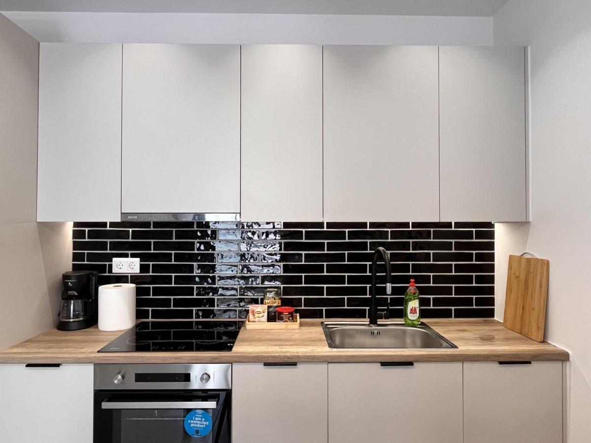 Chic Getaway Near Stavros Niarchos Apartment Athens Ngoại thất bức ảnh